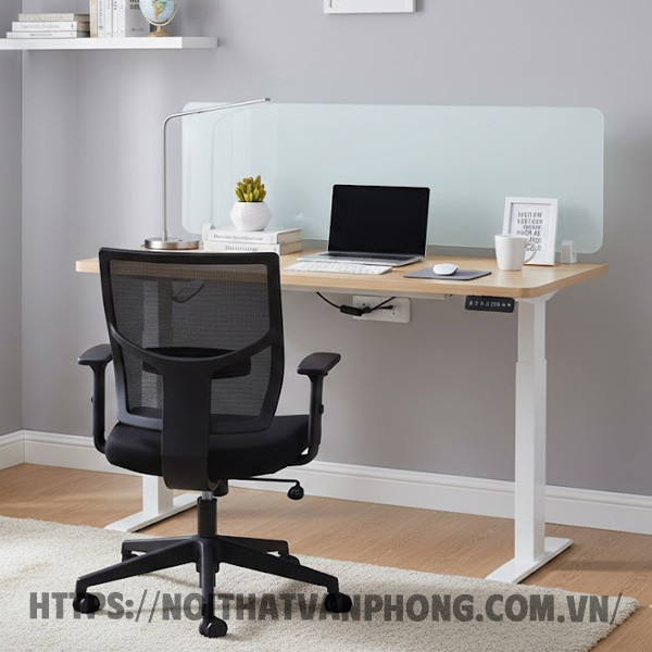 kich-thuoc-vach-ngan-tren-ban-lam-viec-nhan-vien-1