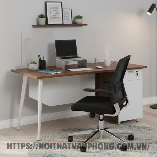 kich-thuoc-vach-ngan-tren-ban-lam-viec-nhan-vien-2