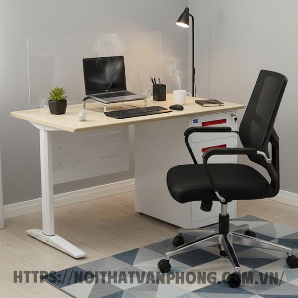 kich-thuoc-vach-ngan-tren-ban-lam-viec-nhan-vien-4